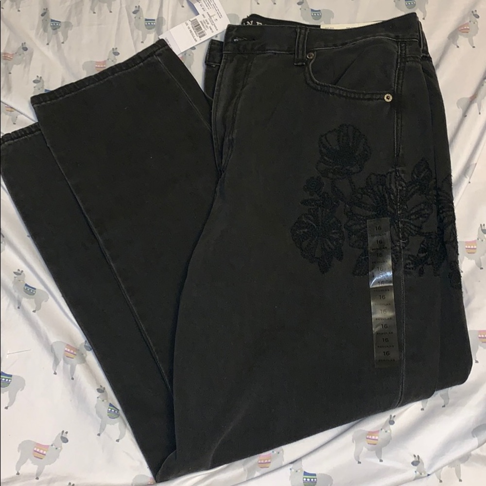Black embroidered American Eagle mom jeans